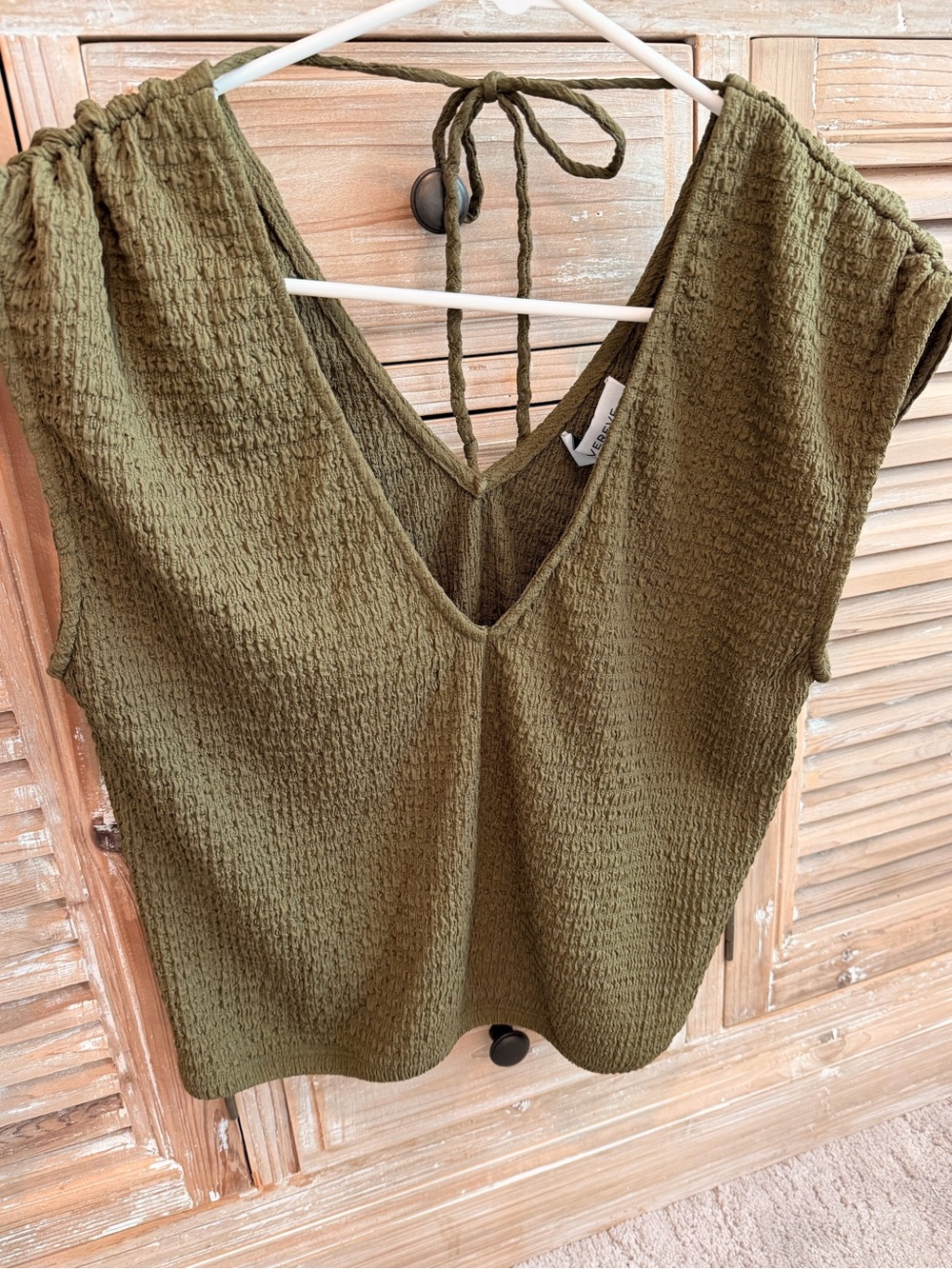 NWT Evereve Savanna Pucker V-Neck Tie Back Textured Top in Olive (Size XS) - Picture 4 of 13